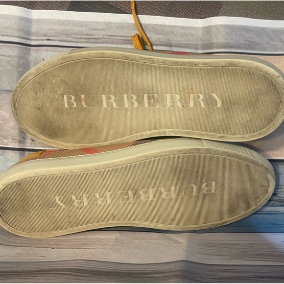 Burberry Sz 41 check sneakers in great condition 🔥EUC🔥 - Picture 9 of 14